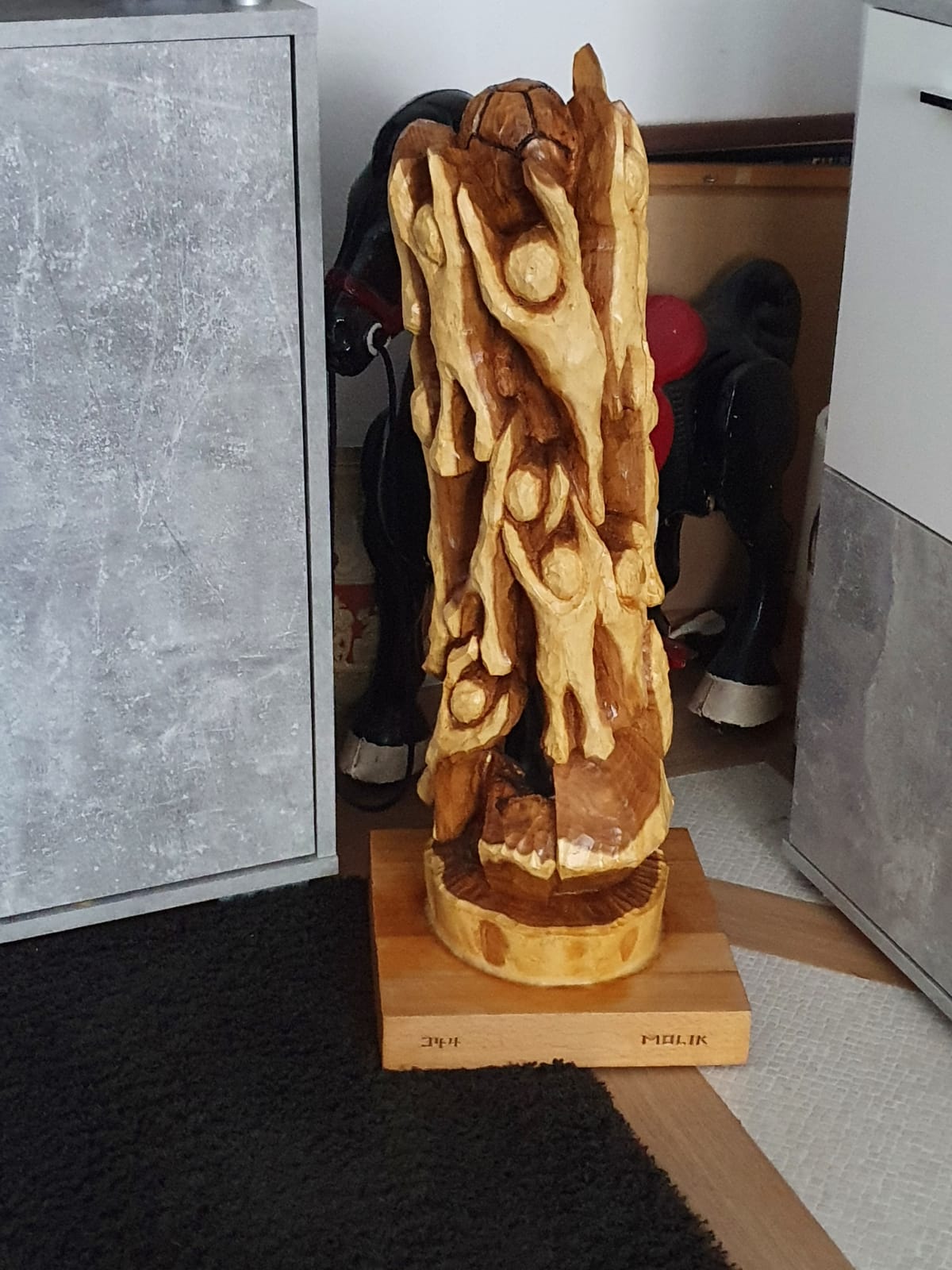 Wooden sculpture – Holzskulptur