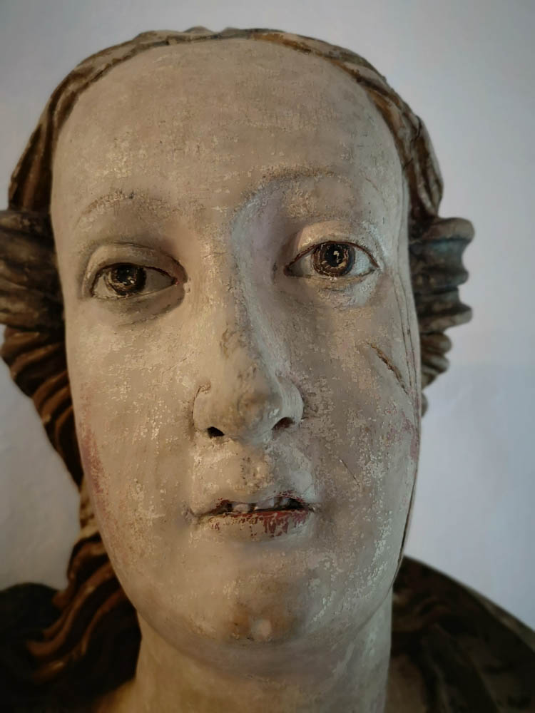 Wooden statue, saint or noblewoman