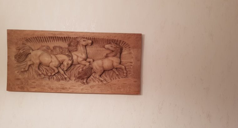Wildpferde Schnitzrelief – Wild horses carved relief