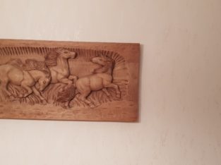 Wildpferde Schnitzrelief – Wild horses carved relief