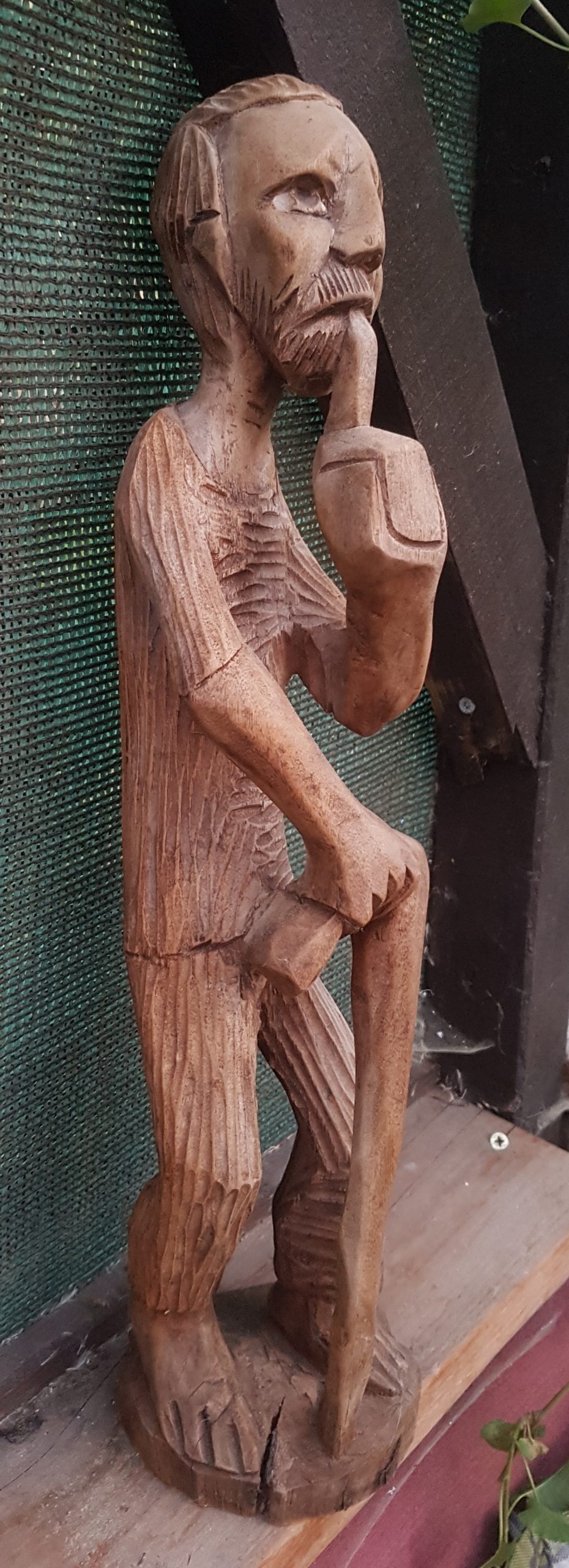 African wooden Sculpture – Smoking Man