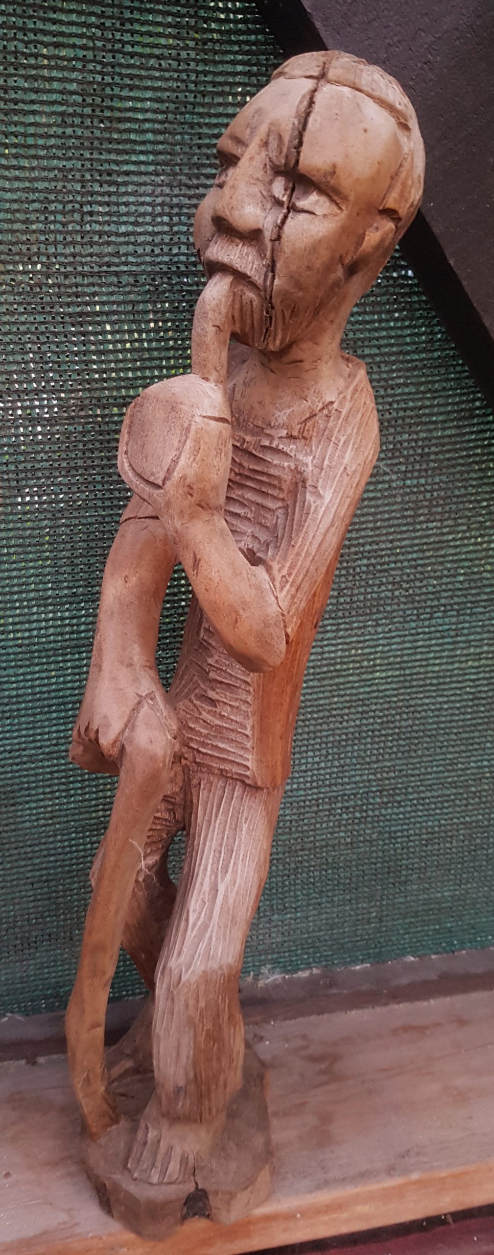 African wooden Sculpture – Smoking Man