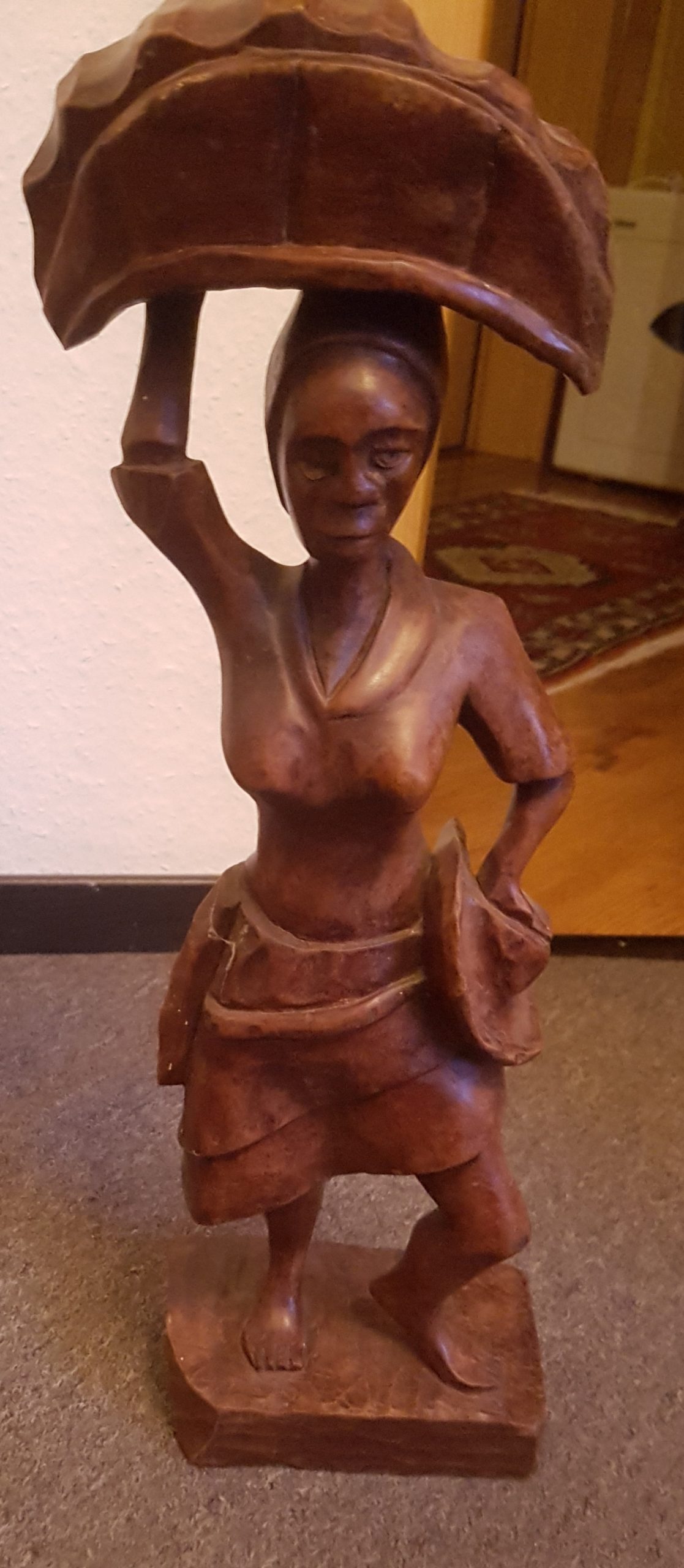 African wooden Sculpture – wearer