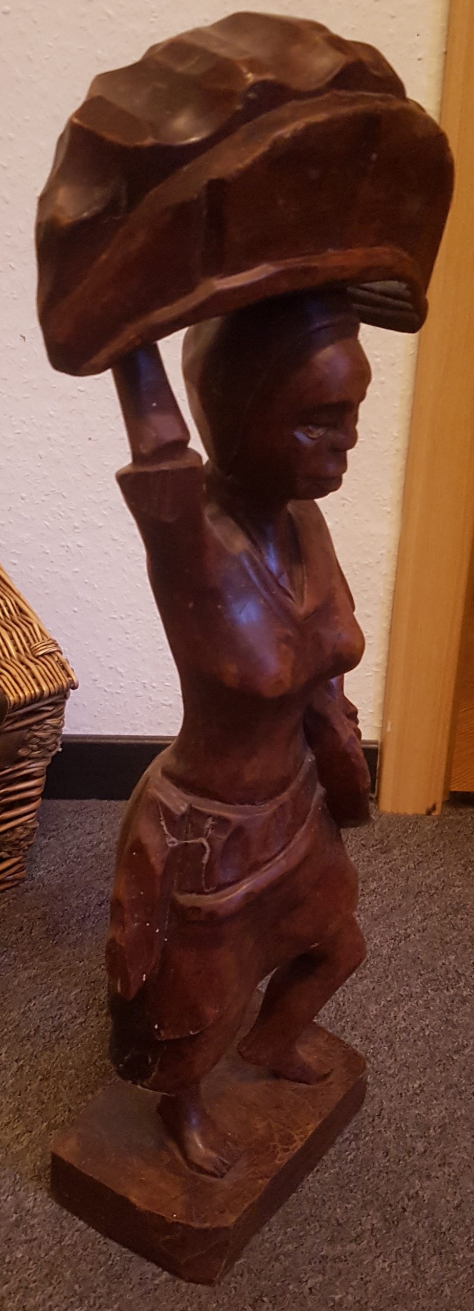 African wooden Sculpture – wearer